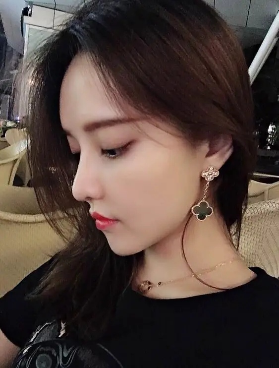 Van Cleef & Arpels earring 04lyh07 (1)