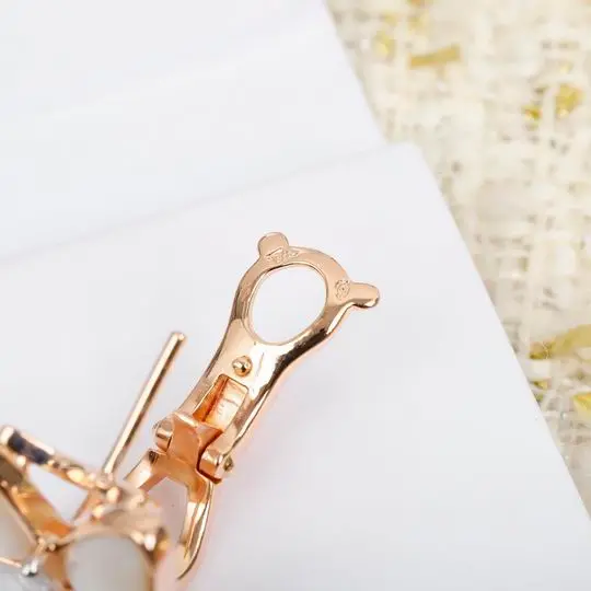 Van Cleef & Arpels earring 04lyh15 (1)