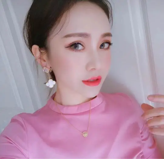 Van Cleef & Arpels earring 05lyh17 (1)