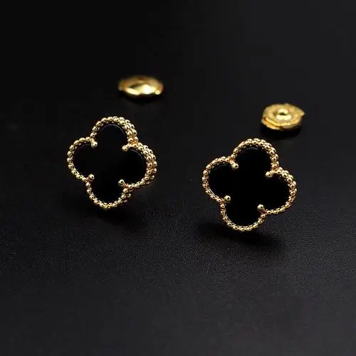 Van Cleef & Arpels earring 12lyh20 (1)