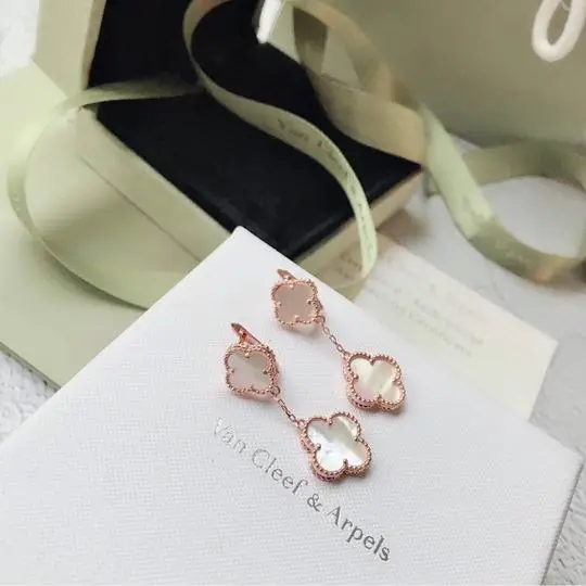 Van Cleef & Arpels earring 05lyh17 (1)