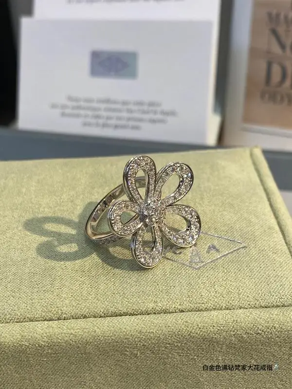 Van Cleef & Arpels ring 03lyh20 (1)