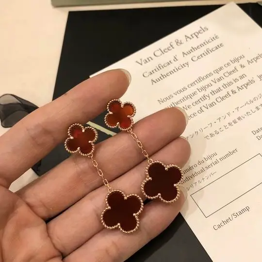 Van Cleef & Arpels earring 04lyh13 (1)