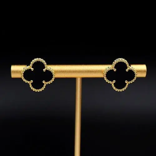 Van Cleef & Arpels earring 12lyh20 (1)
