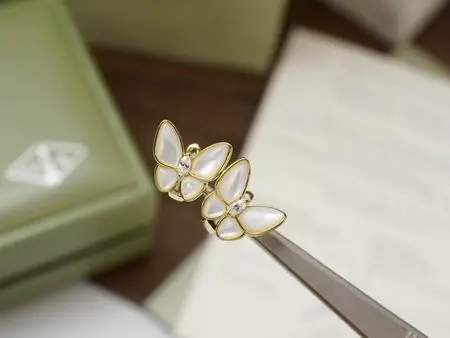 Van Cleef & Arpels earring 04lyh11 (1)