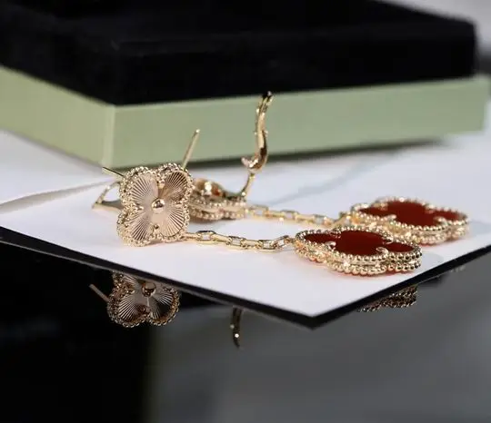 Van Cleef & Arpels earring 04lyh08 (1)