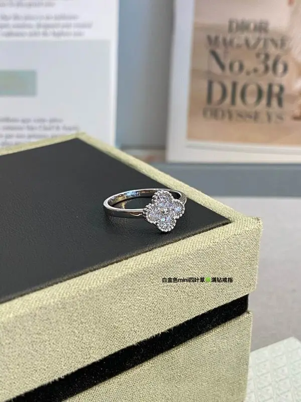 Van Cleef & Arpels ring 03lyh17 (1)