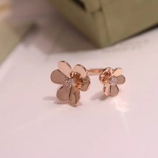 Van Cleef & Arpels ring 04lyh09 (1)