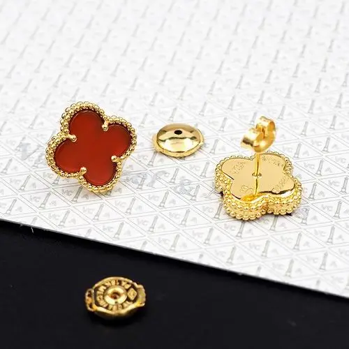 Van Cleef & Arpels earring 12lyh20 (1)