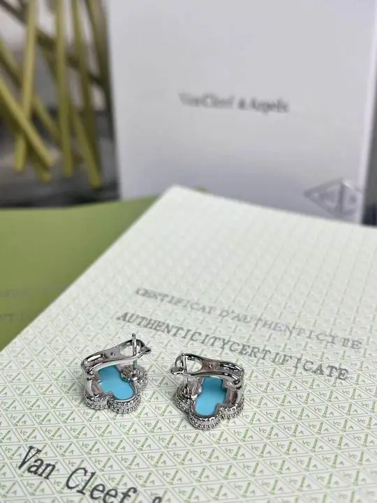 Van Cleef & Arpels earring 11lyh18 (1)