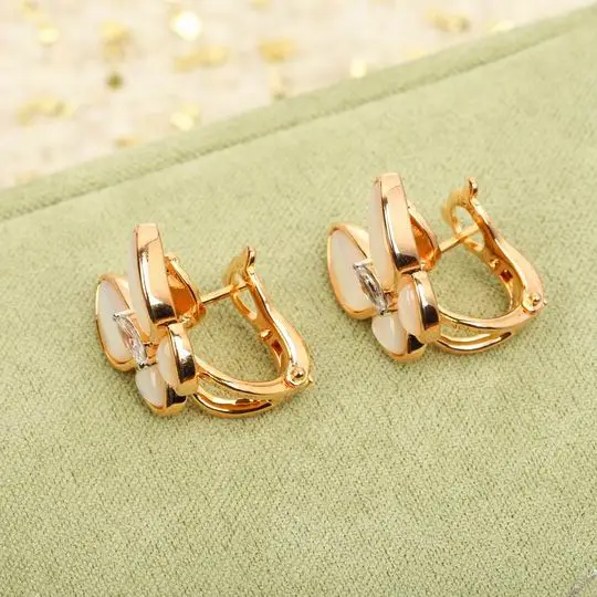 Van Cleef & Arpels earring 04lyh15 (1)