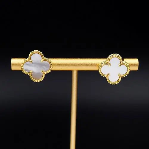 Van Cleef & Arpels earring 12lyh20 (1)