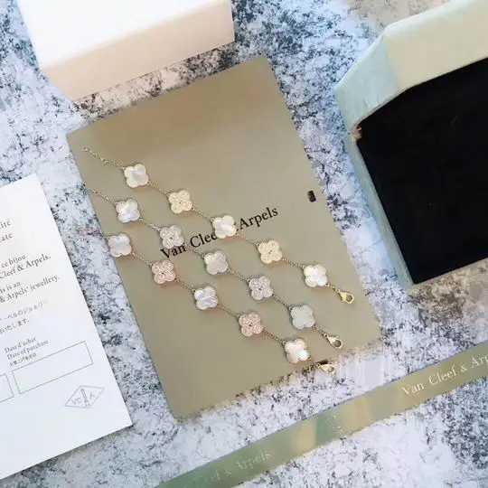 Van Cleef & Arpels bracelet 04lyh24 (1)