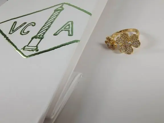 Van Cleef & Arpels ring 04lyh08 (1)