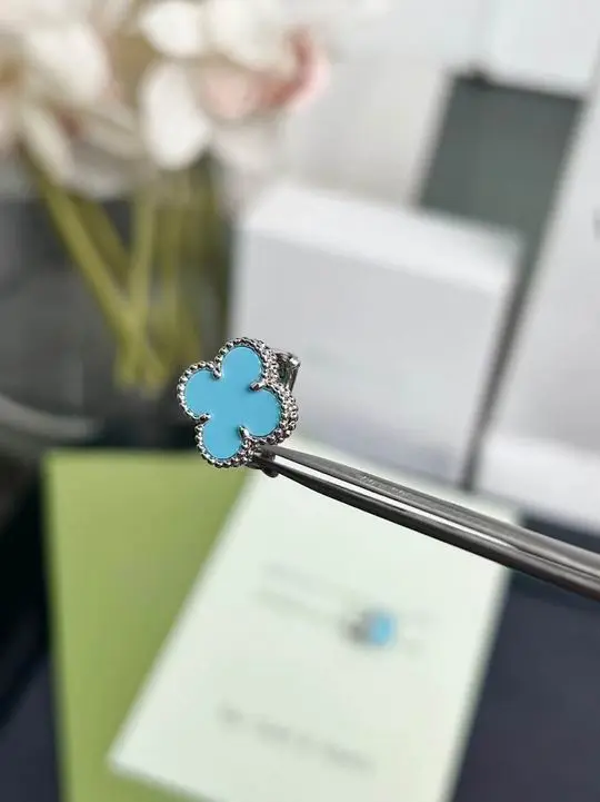 Van Cleef & Arpels earring 11lyh18 (1)