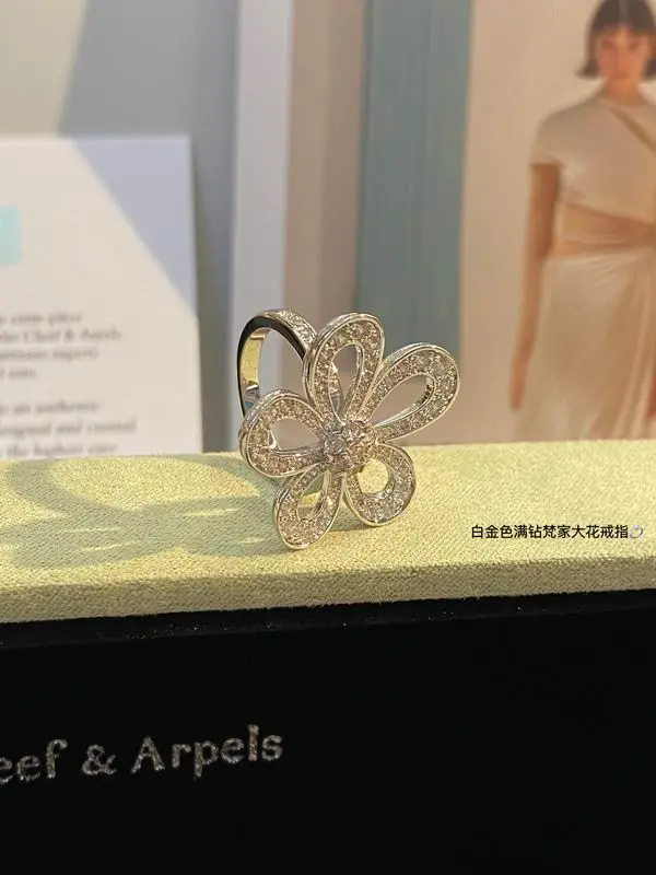 Van Cleef & Arpels ring 03lyh20 (1)