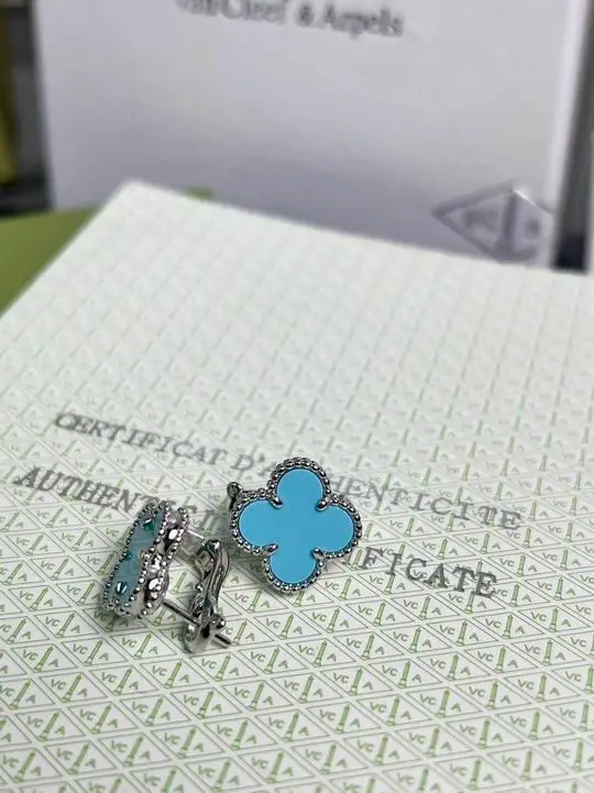 Van Cleef & Arpels earring 11lyh18 (1)