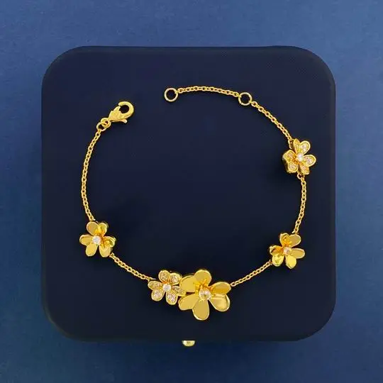 Van Cleef & Arpels bracelet 04lyh23 (1)