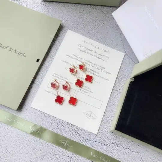 Van Cleef & Arpels earring 05lyh17 (1)