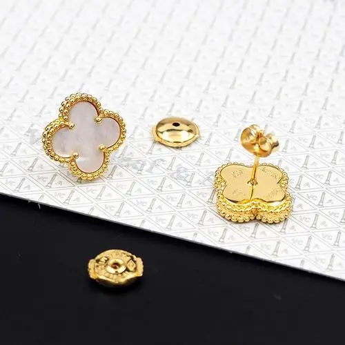 Van Cleef & Arpels earring 12lyh20 (1)