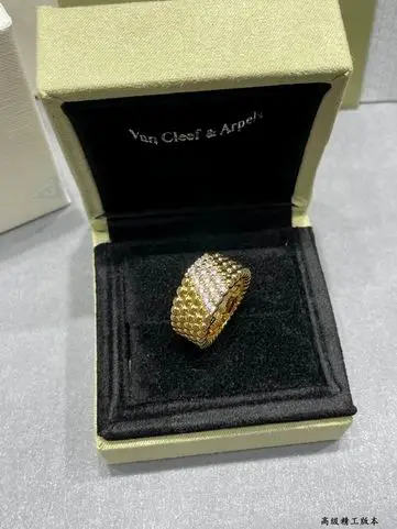 Van Cleef & Arpels ring 12lyh15 (3)