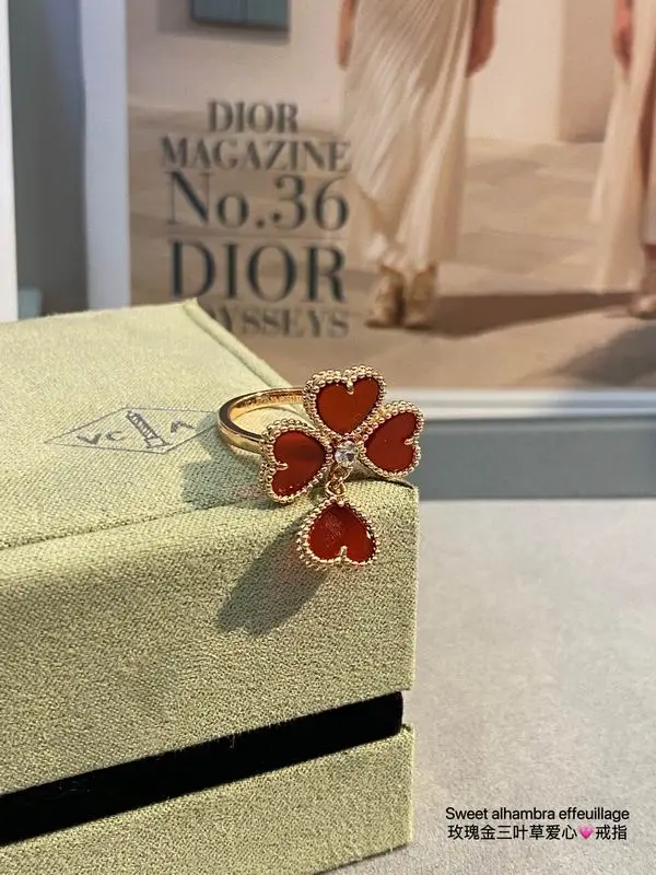 Van Cleef & Arpels ring 03lyh19 (1)