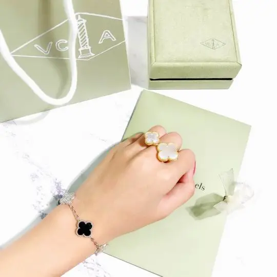 Van Cleef & Arpels ring 04lyh10 (1)