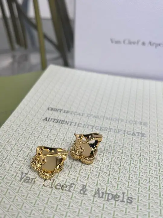 Van Cleef & Arpels earring 11lyh19 (1)