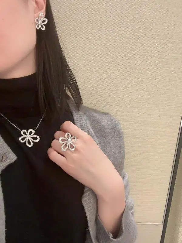 Van Cleef & Arpels ring 03lyh20 (1)