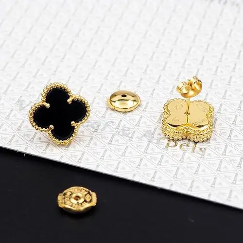 Van Cleef & Arpels earring 12lyh20 (1)