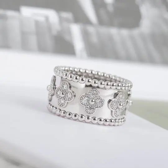 Van Cleef & Arpels ring 12lyh16 (1)