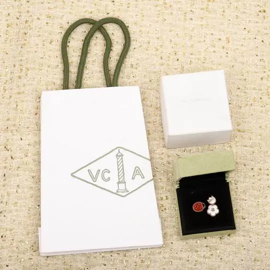 Van Cleef & Arpels ring 06lyh14 (1)