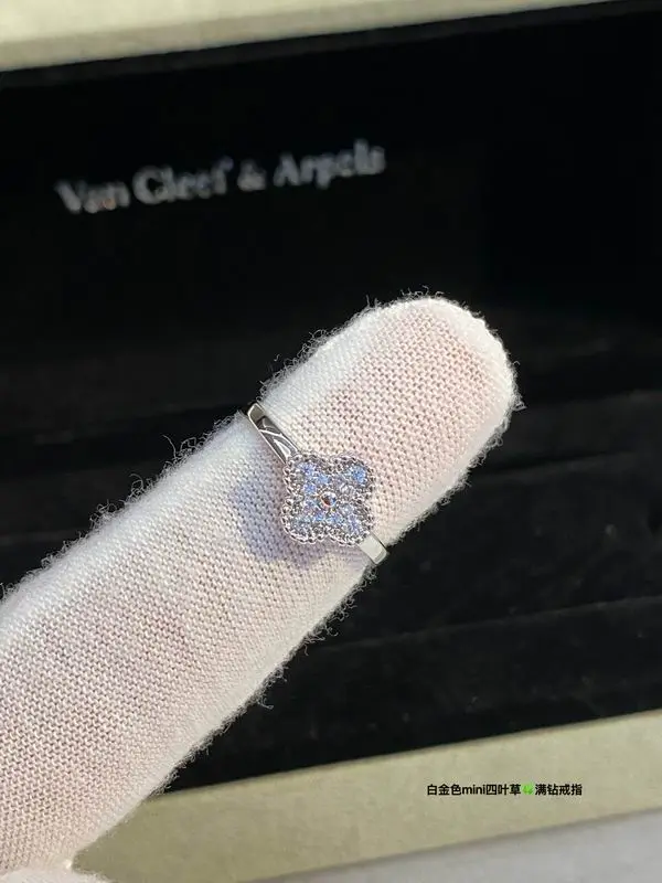 Van Cleef & Arpels ring 03lyh17 (1)