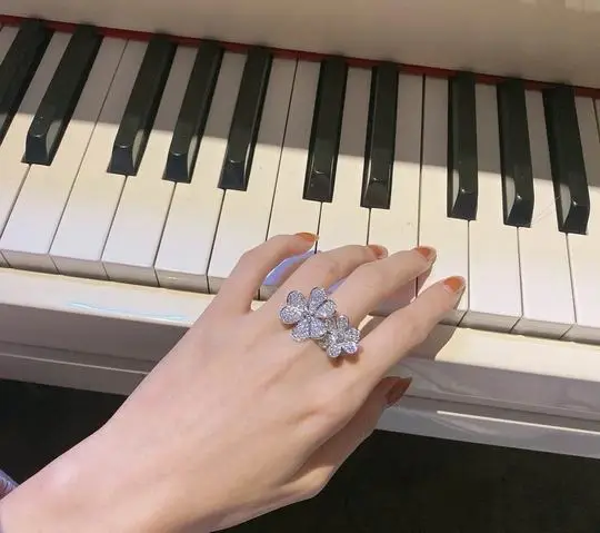 Van Cleef & Arpels ring 04lyh08 (1)