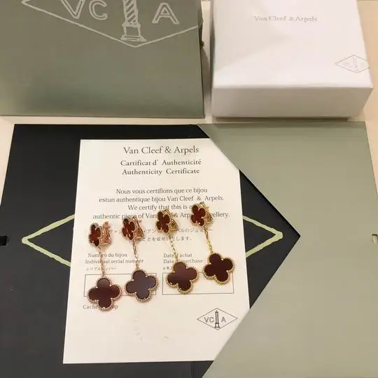 Van Cleef & Arpels earring 04lyh13 (1)