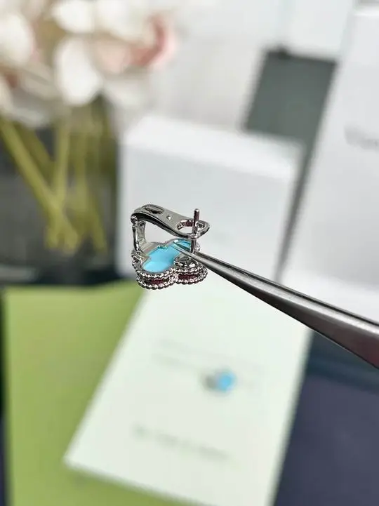 Van Cleef & Arpels earring 11lyh18 (1)