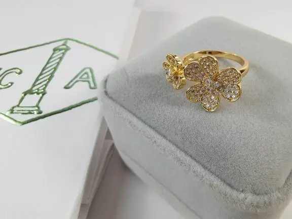 Van Cleef & Arpels ring 04lyh08 (1)