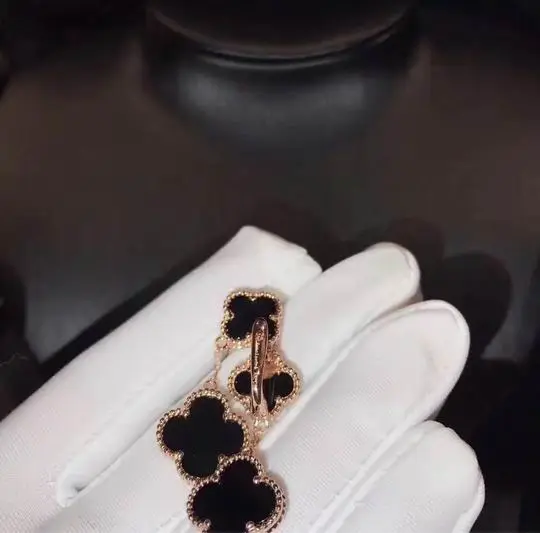 Van Cleef & Arpels earring 05lyh17 (1)