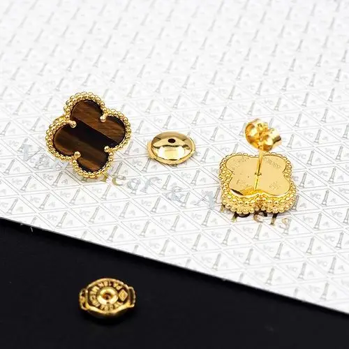 Van Cleef & Arpels earring 12lyh20 (1)