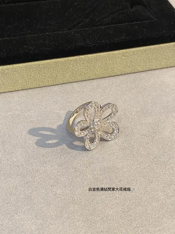 Van Cleef & Arpels ring 03lyh20 (1)