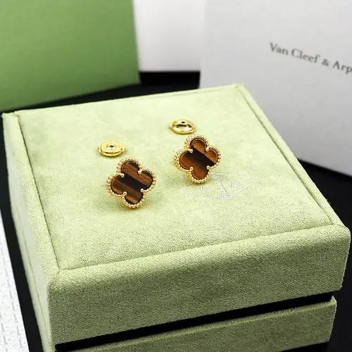 Van Cleef & Arpels earring 12lyh20 (1)