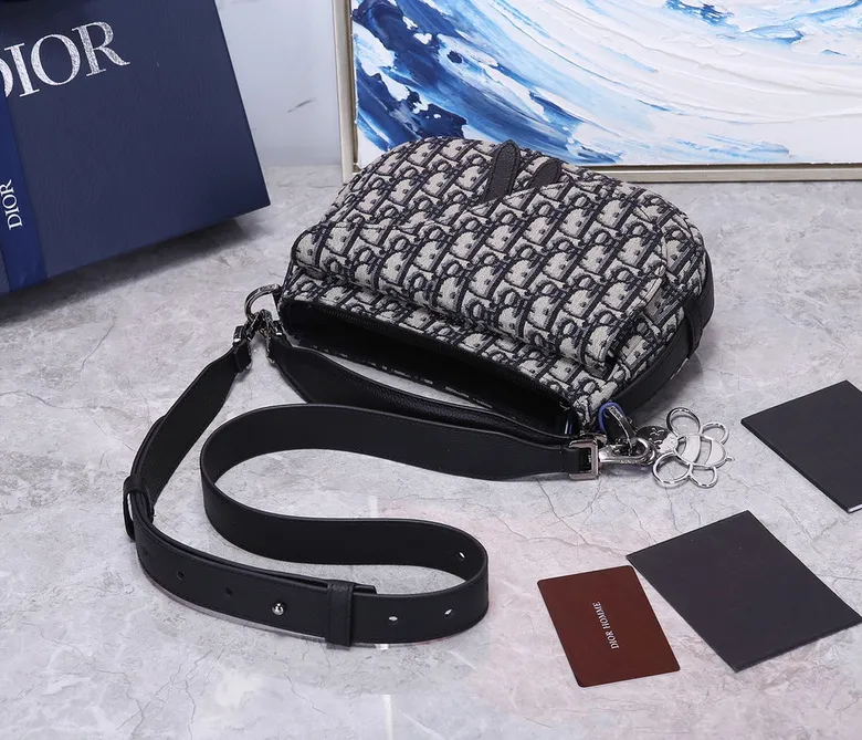 CD93315 24X17X8cm WP (1)