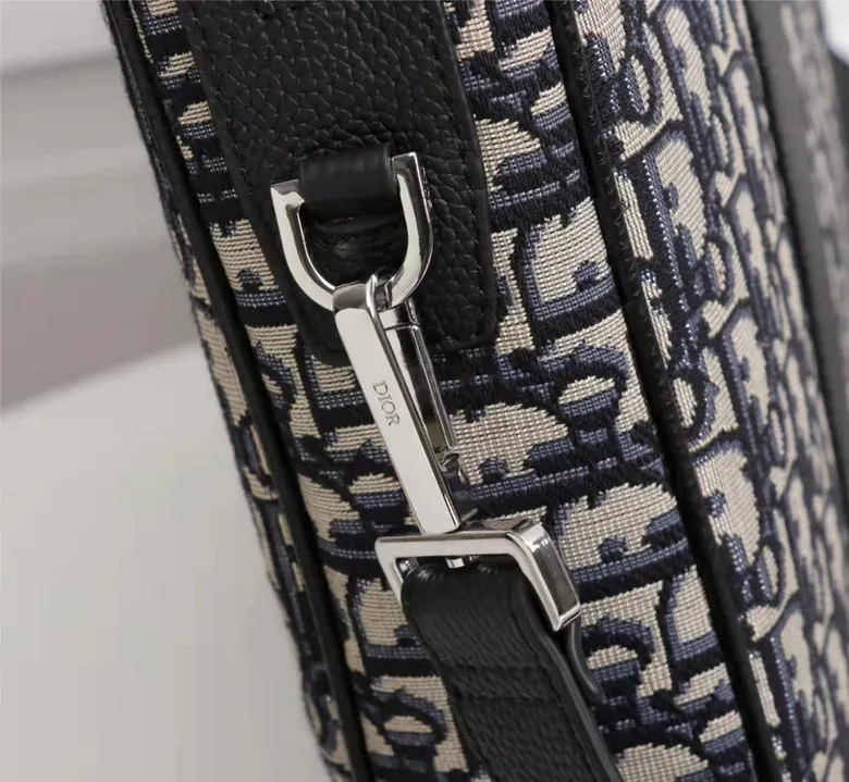 Oblique 1ESSH186UMJ 38X28X7cm SC 2colour (1)