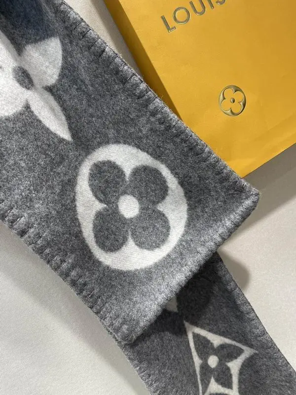LV scarf 20X230cm E (35)