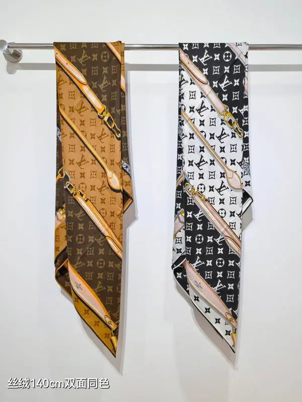 LV Scarf 140X140cm 70%羊绒30%真丝 E21 (16)