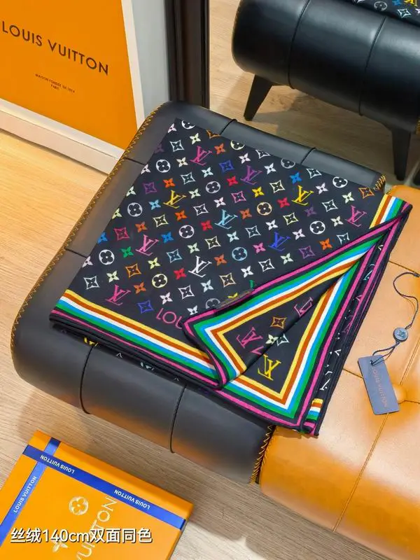 LV Scarf 140X140cm 70%羊绒30%真丝 E33 (16)