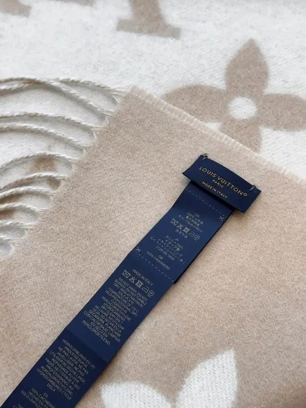 LV scarf 45X190cm(含须长) 100%山羊绒 E (50)