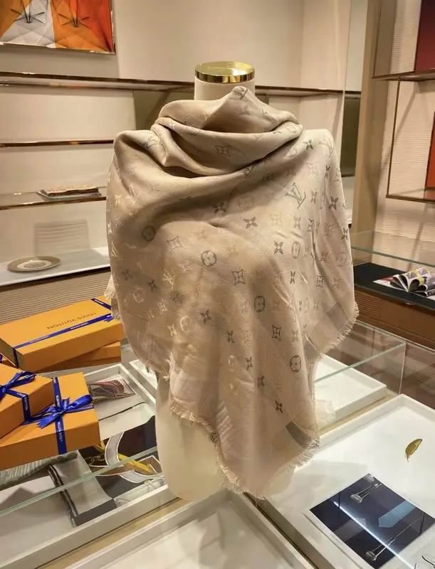 LV Scarf E45 (10)