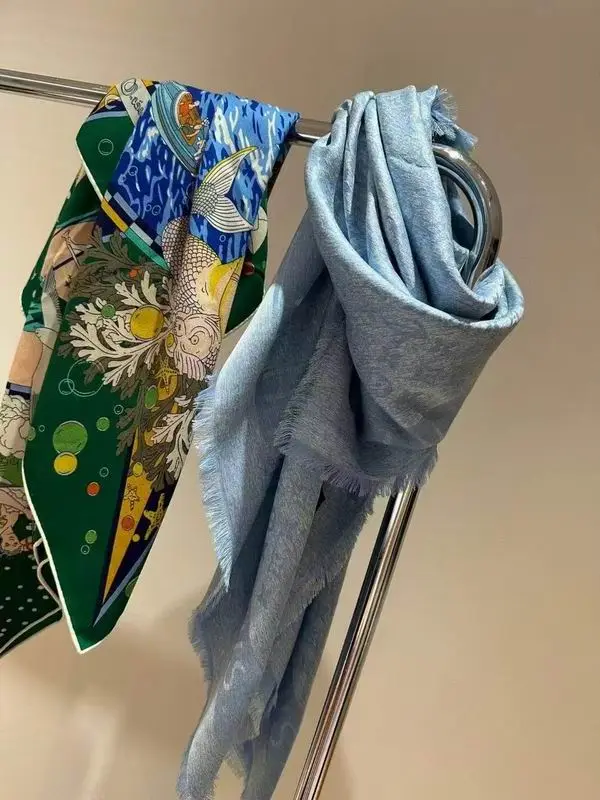 LV Scarf 140X140cm 70%羊绒30%真丝 E26 (26)