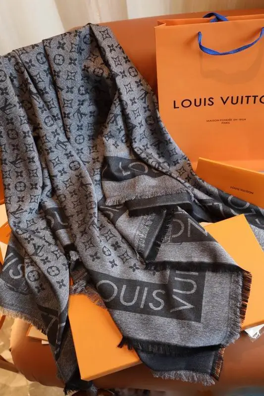LV scarf 140X140cm 60%真丝 40%羊毛 E (18)